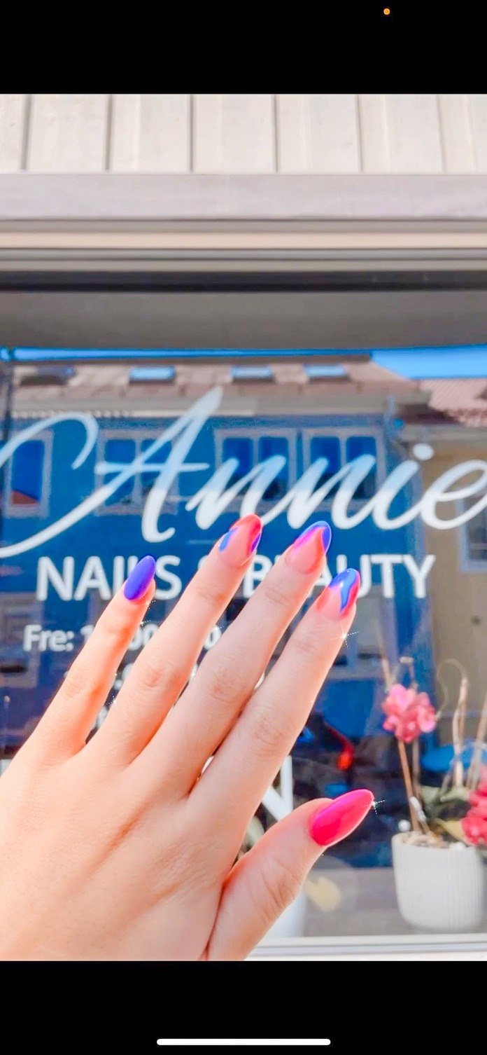 Salongens skyltfönster på Storgatan med texten Annie Nails & Beauty